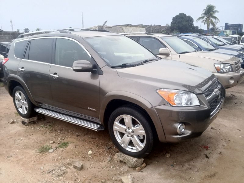 Thumbnail 4 of 2010 Toyota RAV4